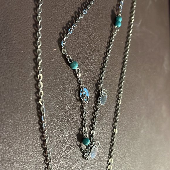 Double stranded necklace on a triple rhodium plated band - Picture 6 of 6